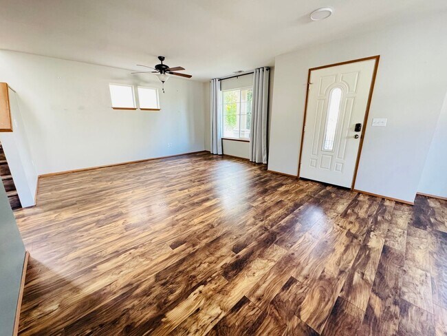 Building Photo - 5330 Larrabee Way