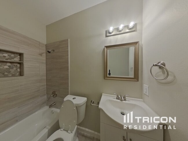Building Photo - 3000 Everest Dr