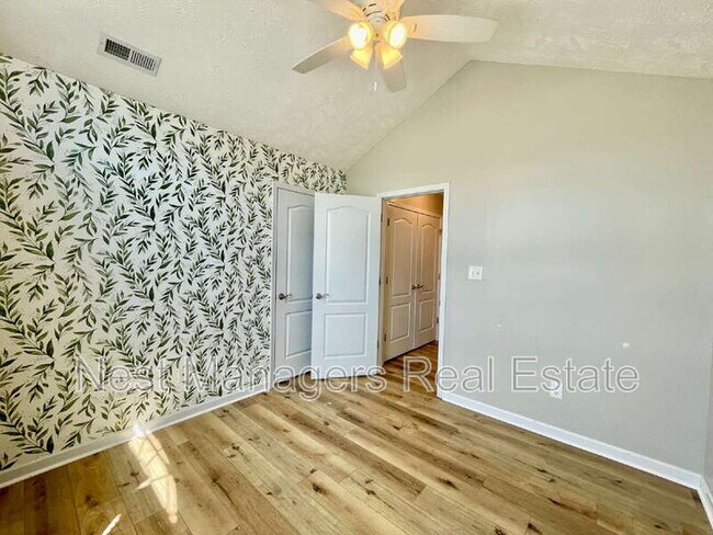 Building Photo - 5325 Wallbrook Dr