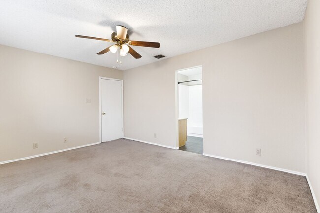 Building Photo - 3 Bedroom/2 Bath Applecreek Subdivision