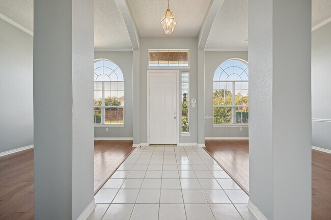 Building Photo - 4400 Foxtail Ln