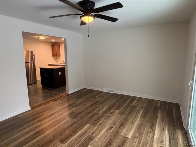 Building Photo - 8587 Caughdenoy Rd