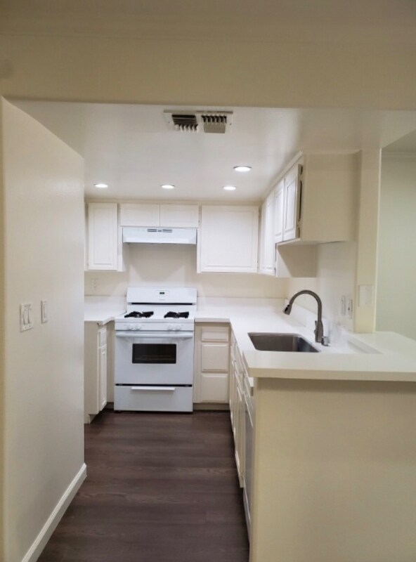 Building Photo - 13012 Riverside Dr