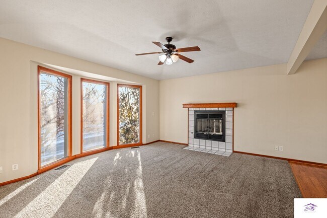 Building Photo - WELCOME HOME!