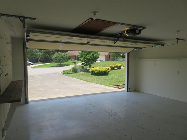 Building Photo - 804 Sailview Rd