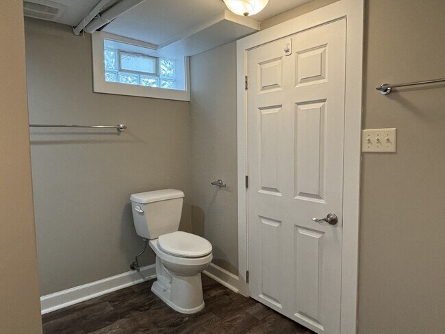 Building Photo - 1024 Kessler