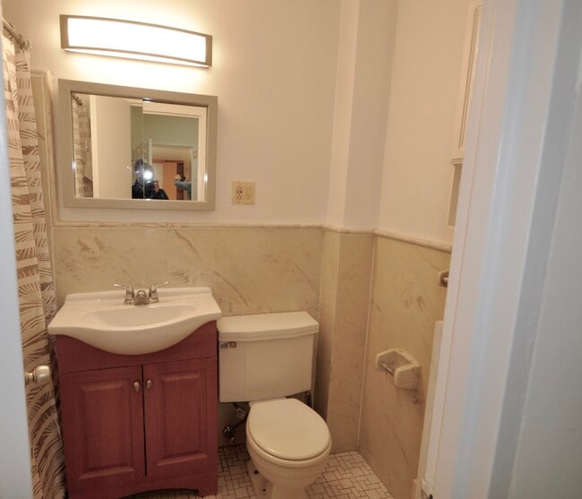 Bathroom - 3000 Spout Run Pkwy