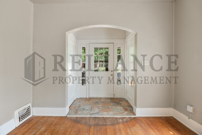 Building Photo - 607 N Lorraine Ave