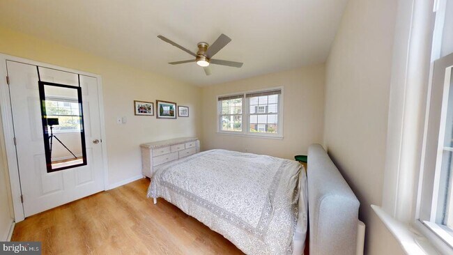 Building Photo - 5810 Helmsdale Ln