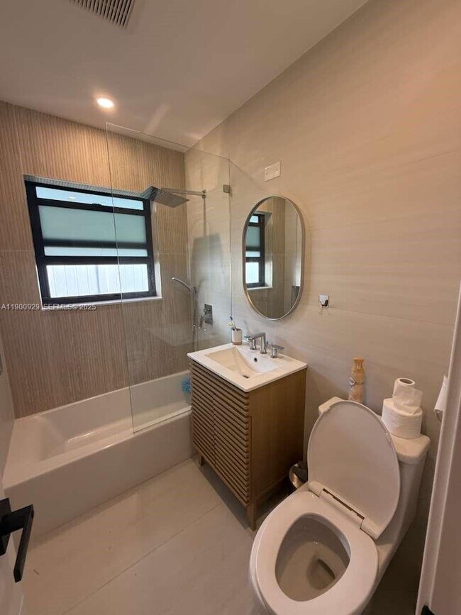 Building Photo - 2227 Roosevelt St