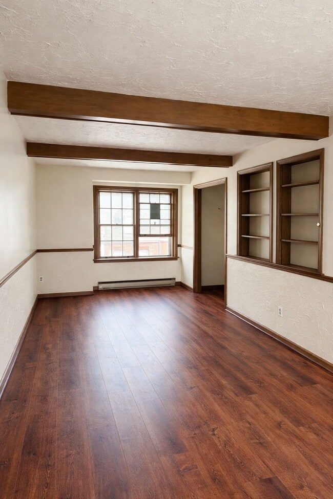 Building Photo - 748 S Hall St