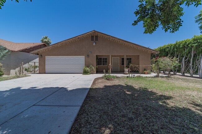 Building Photo - 730 Pine Ave