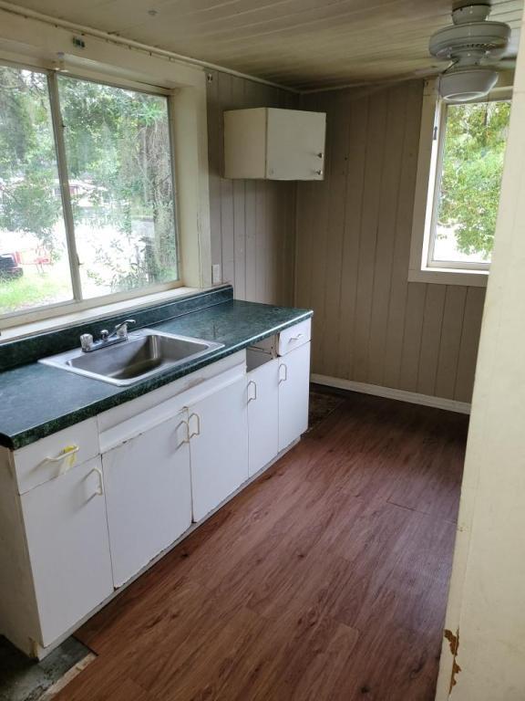 Building Photo - 11836 Cedar St