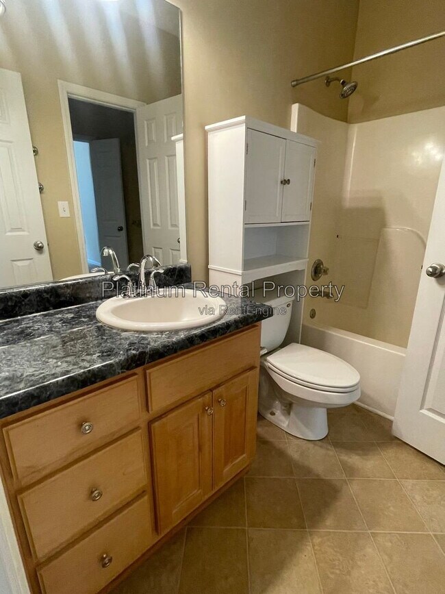 Building Photo - 144 Pointe Cir