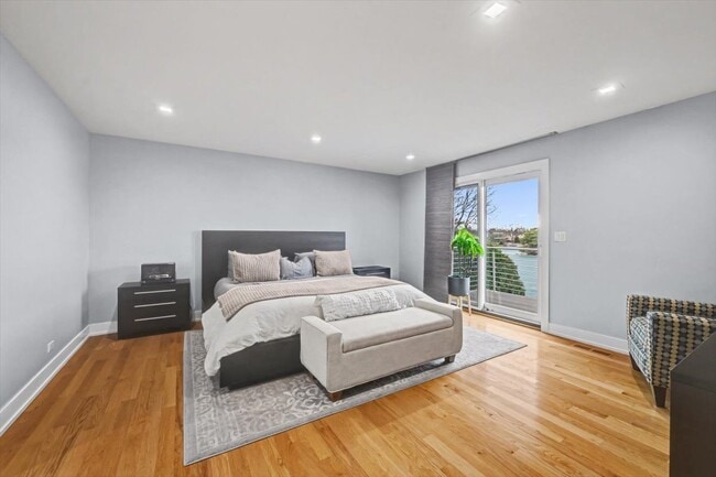 Building Photo - 2076 Valley Lo Ln