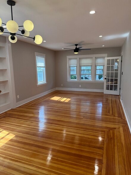 Building Photo - 64 Rochambeau Ave