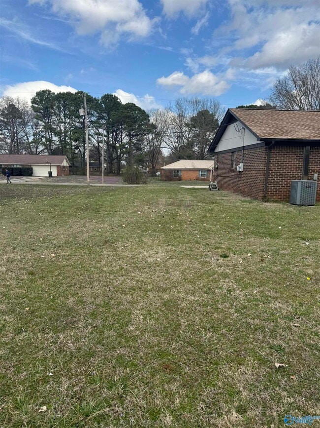 Building Photo - 206 Peabody Rd