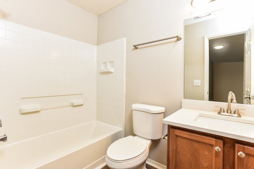 Building Photo - 2803 Creekbend Dr