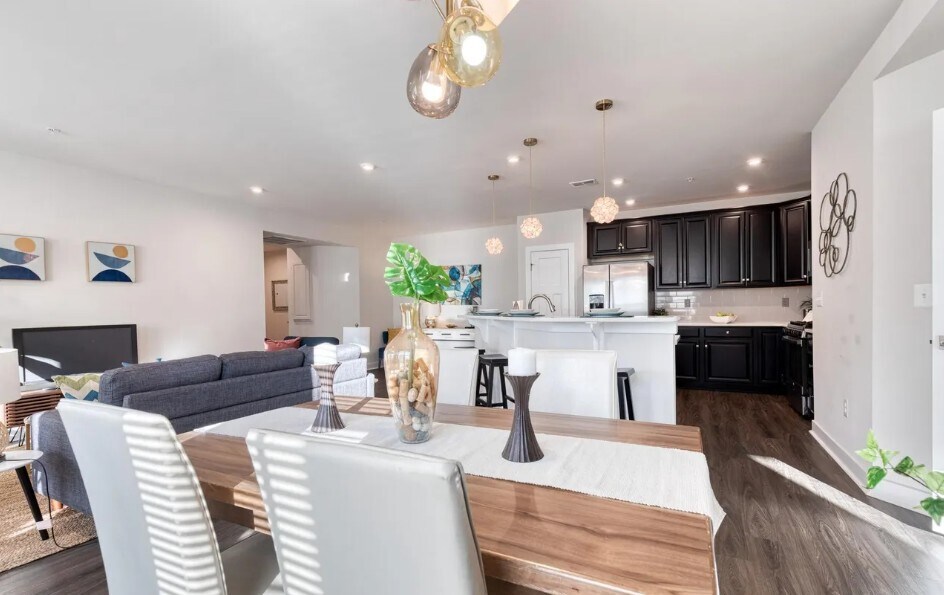 Building Photo - 10020 Ruffian Way