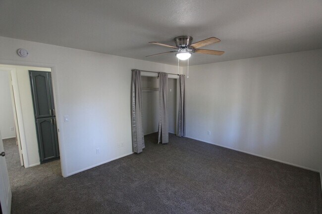 Building Photo - 3 Bed, 2 Bath Cabin Home with Fenced Backy...