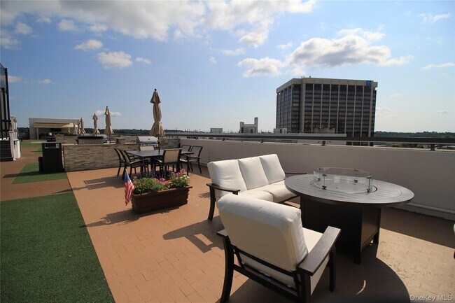 Building Photo - 10 City Pl