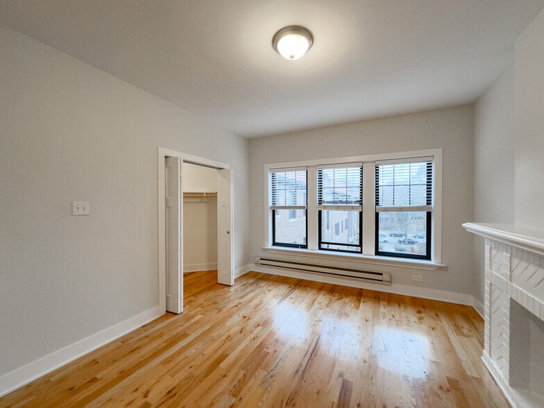 Building Photo - 1322 Oak Ave