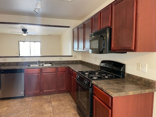 Building Photo - Beautiful Modern New 3Bdm 2Ba Home, Easy A...