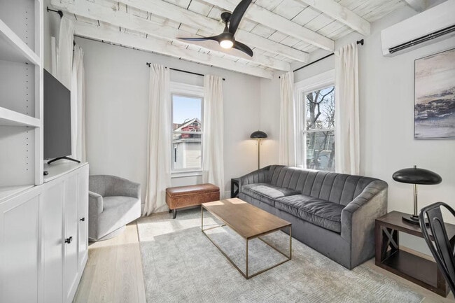 Building Photo - 105 Paul Gore St