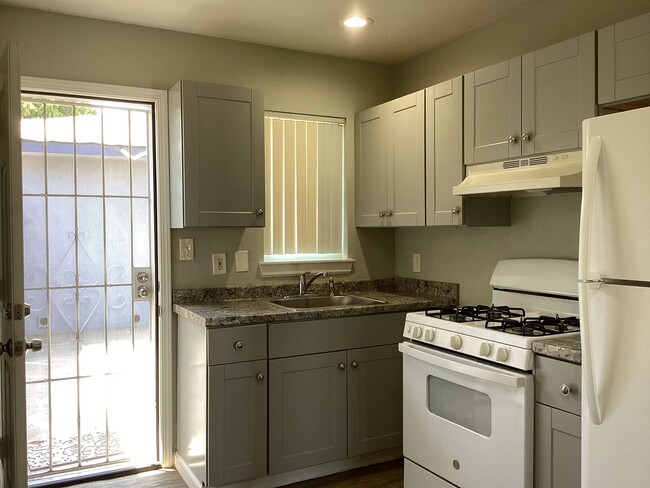Building Photo - REMODELED!!!