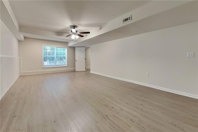 Building Photo - 1555 Rose Pointe Dr