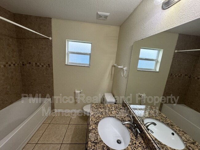 Building Photo - 972 Lake Lure Loop E