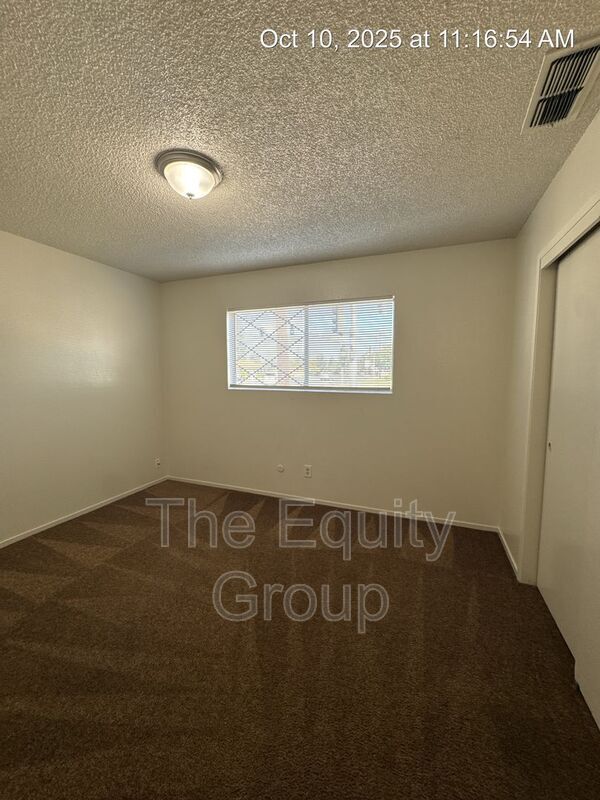 Building Photo - 2837 W Walnut Ave