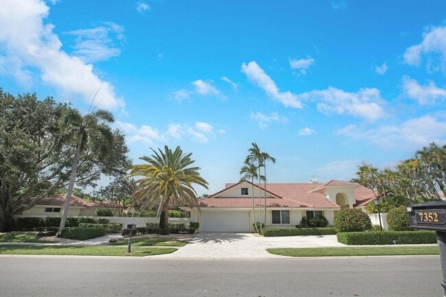 Building Photo - 7351 Valencia Dr