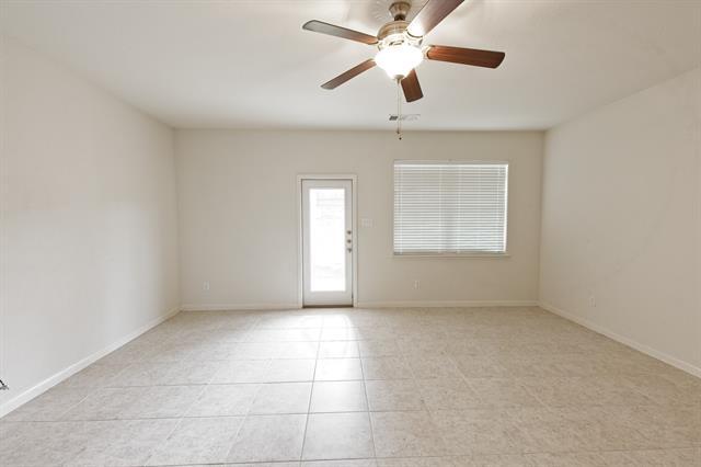 Building Photo - 1829 Persimmon Dr