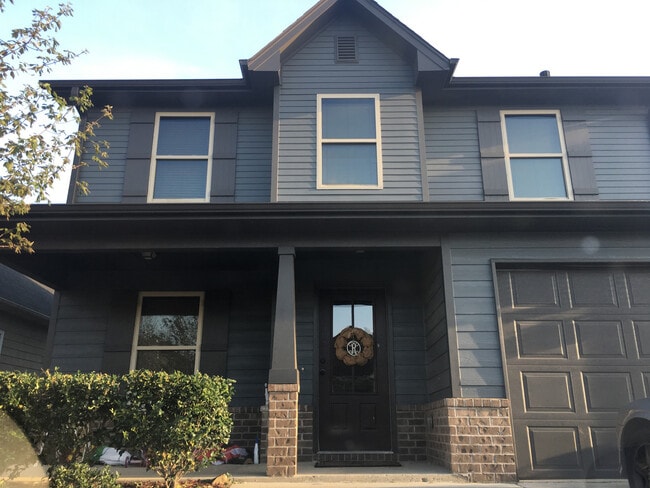 Building Photo - Price Reduction. Chelsea Park!!!  4 Bedroo...