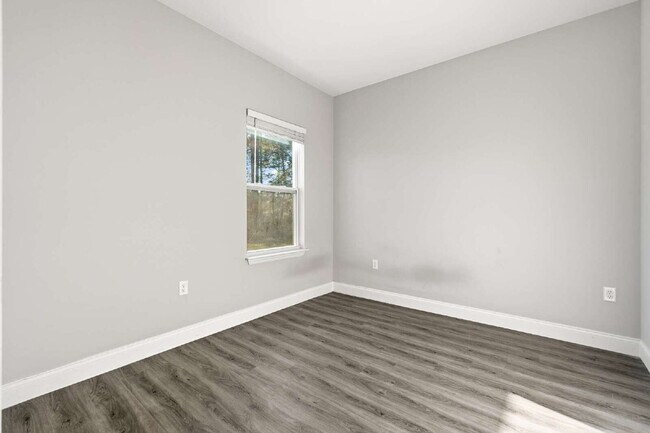 Building Photo - Nearly New 4BR Home Available Now in SW Ocala