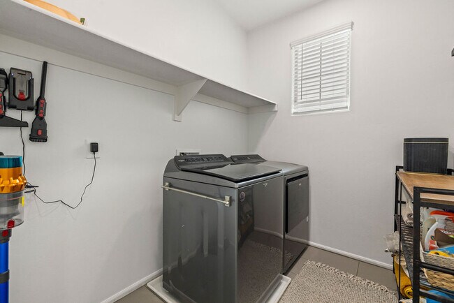 Building Photo - 10020 E CAMELBACK TR