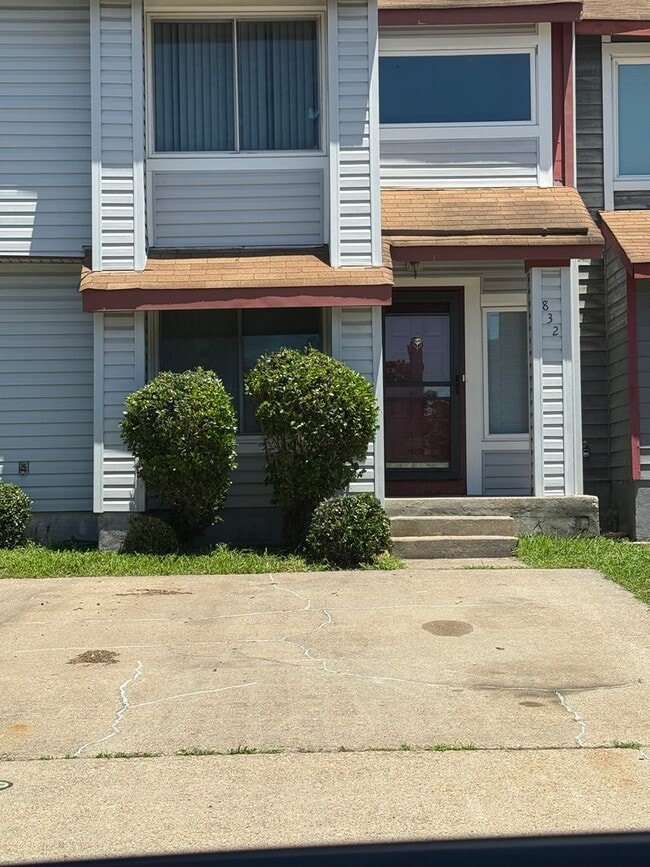 Building Photo - Stunning 3 Bedroom 2.5 Townhome Located in...