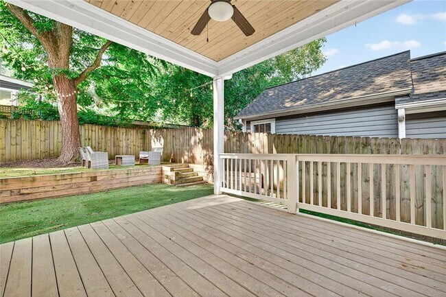 Building Photo - 523 Irwin St NE