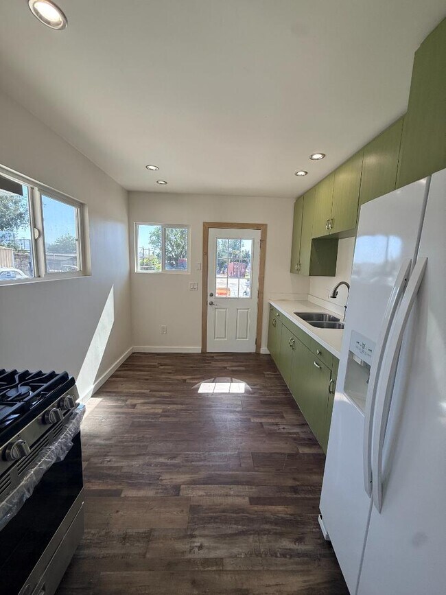 Building Photo - 13851 Santa Ana Ave