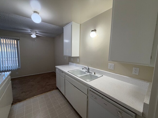 Building Photo - Wonderful 1 Bedroom 1 Bath Upstairs Corner Unit