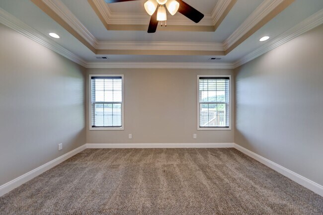 Building Photo - Sharp 3 bed 2 bath with Bonus room and nice fenced yard.