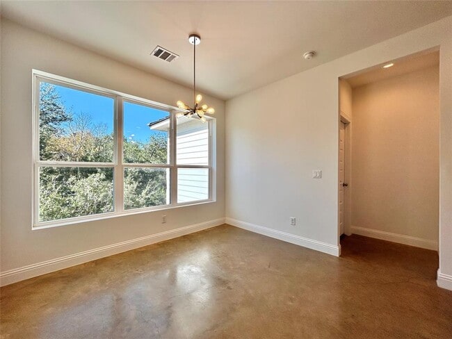 Building Photo - 2406 Newton Dr