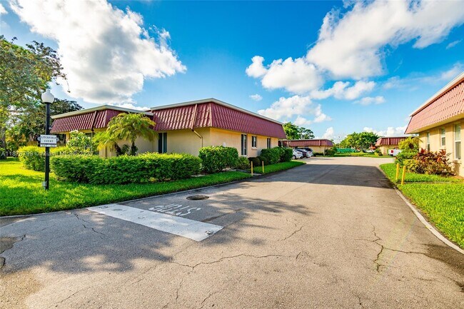Building Photo - 604 Laconia Cir