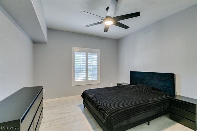 Building Photo - 7255 W Sunset Rd