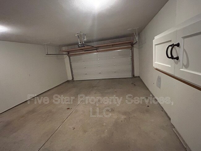 Building Photo - 1414 School House Ln