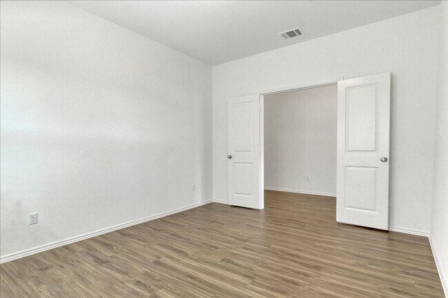 Building Photo - 816 Mallow Rd