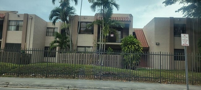 Building Photo - 280 W Park Dr