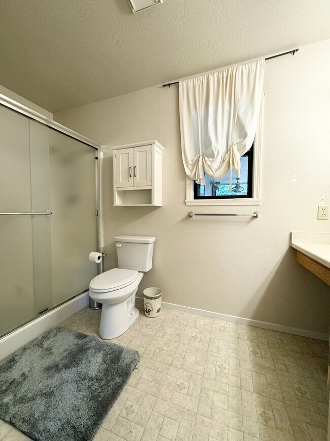 Building Photo - Desirable Paris Park Home!! 55+ Community