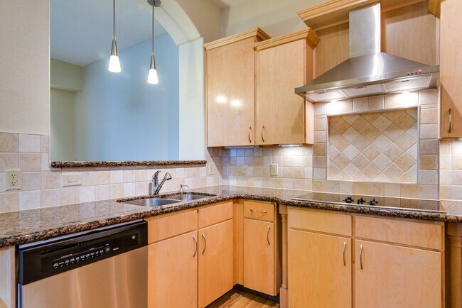 Building Photo - 2-Bed/2-Bath in Green Hills/Belmont/Vanderbilt